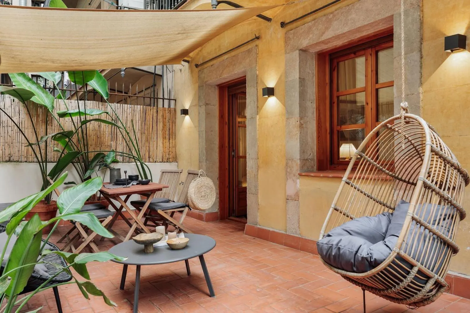 Komodo - 3 bedrooms and terrace in El Born Barcelona Spain