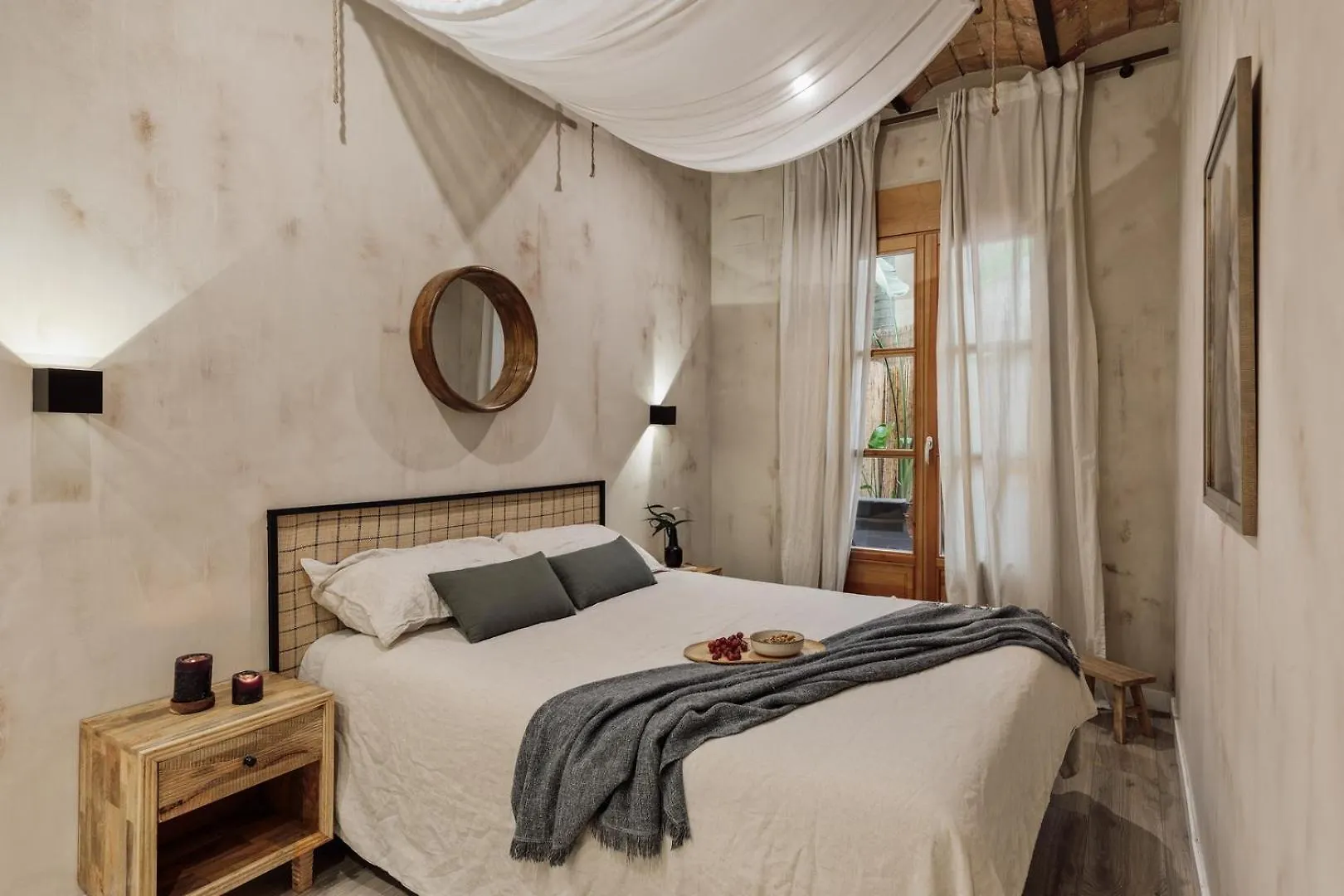 Apartment Komodo - 3 bedrooms and terrace in El Born Barcelona Spain